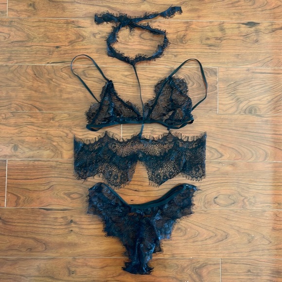 NWOT Black Lace Two Piece Lingerie Set - Picture 1 of 6